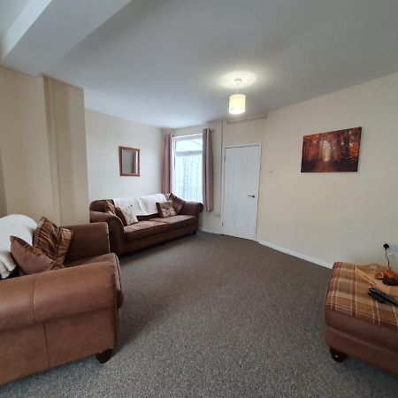 2 Bed House, Contractors & Holiday Guests Welcomed Dowlais المظهر الخارجي الصورة