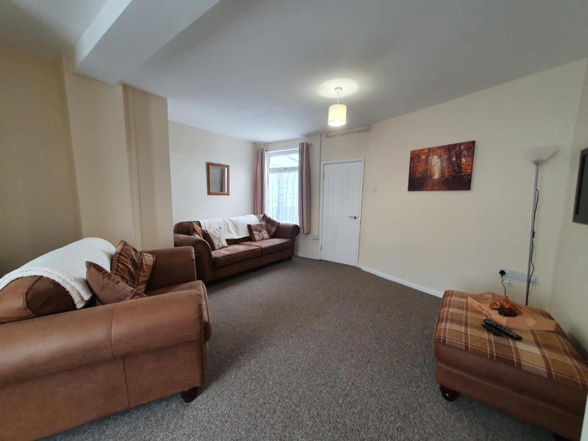 2 Bed House, Contractors & Holiday Guests Welcomed Dowlais المظهر الخارجي الصورة