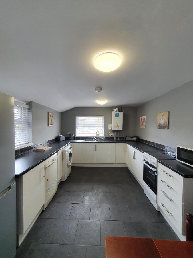 2 Bed House, Contractors & Holiday Guests Welcomed Dowlais المظهر الخارجي الصورة